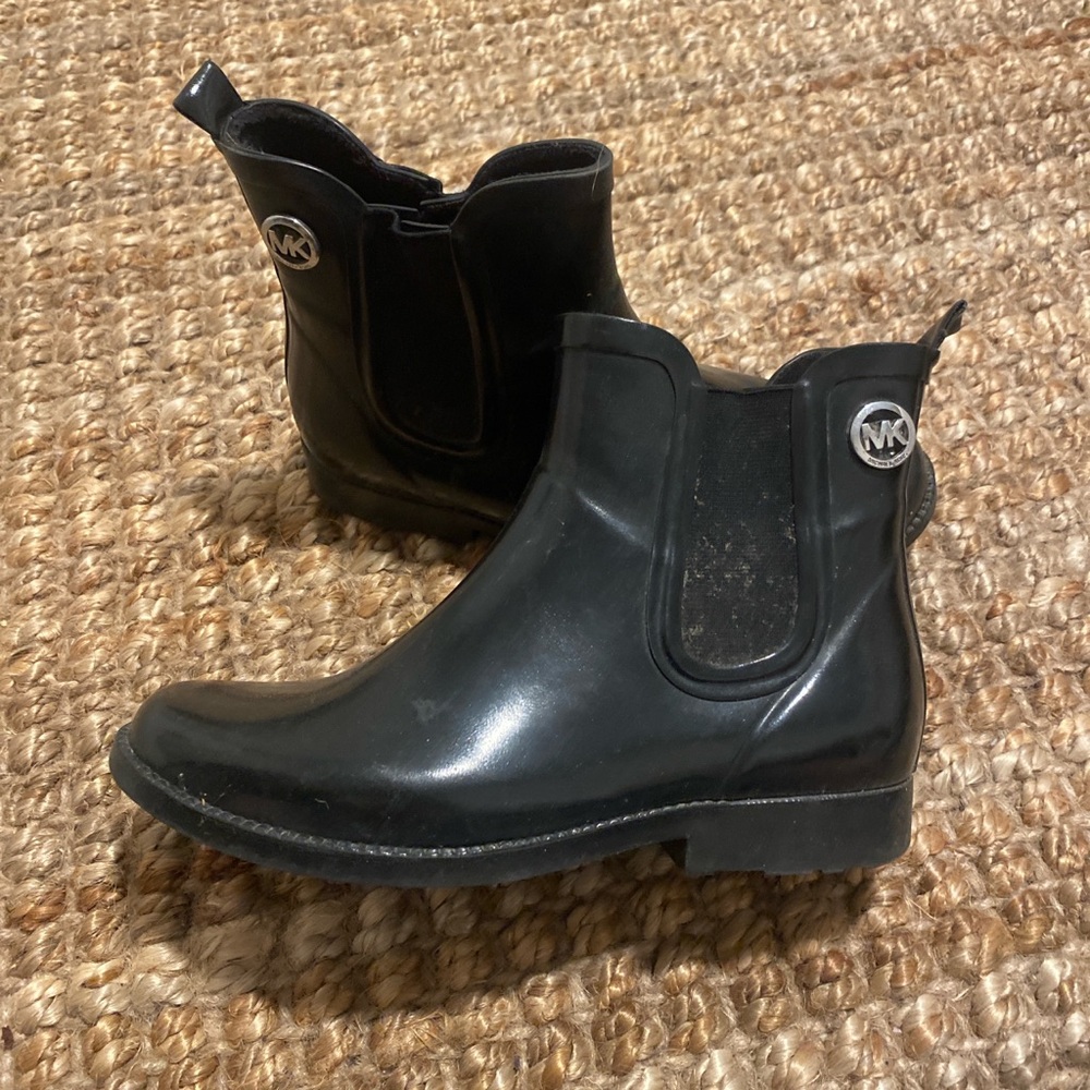 Michael kors cute black rain boots